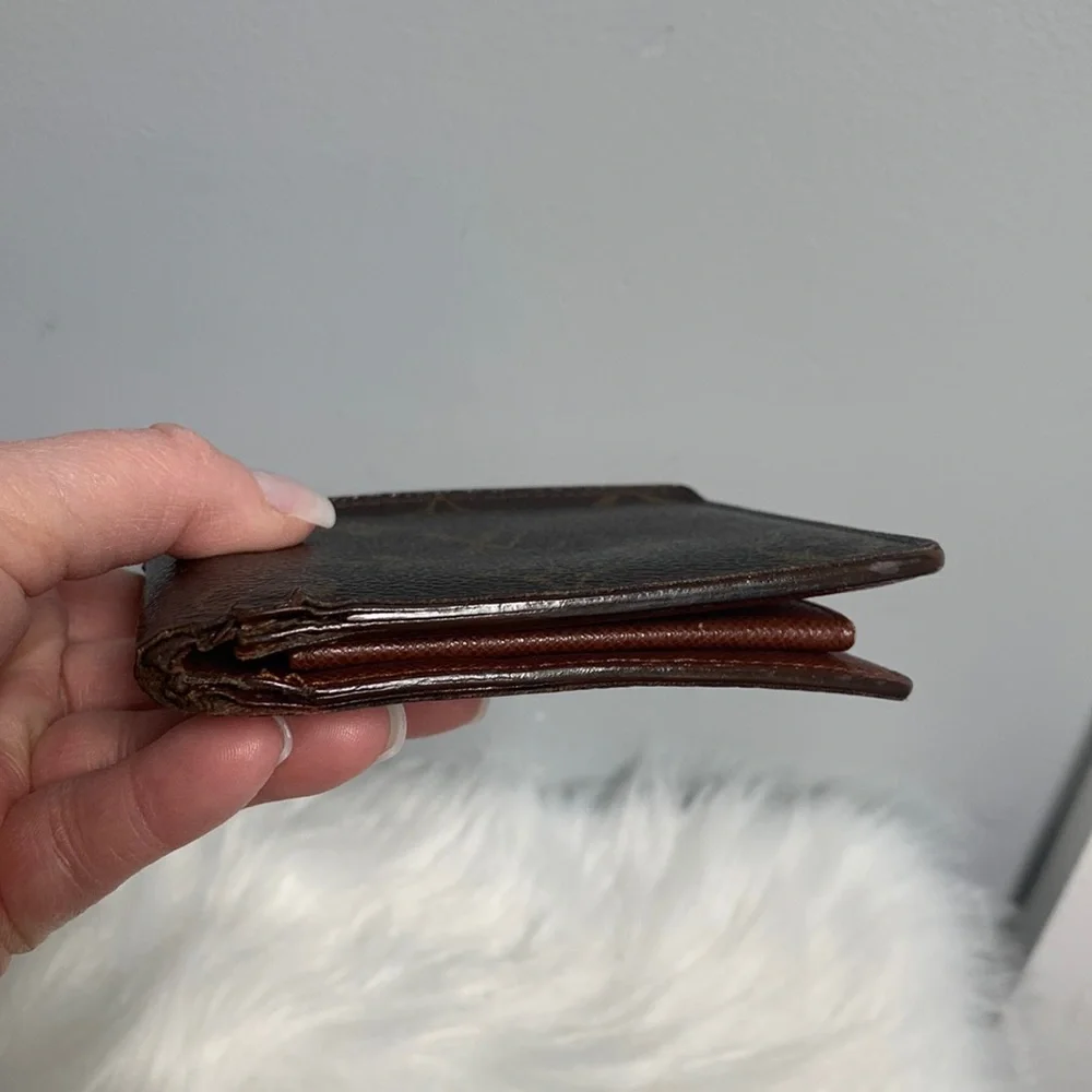 2003 authentic Louis Vuitton men’s wallet monogram